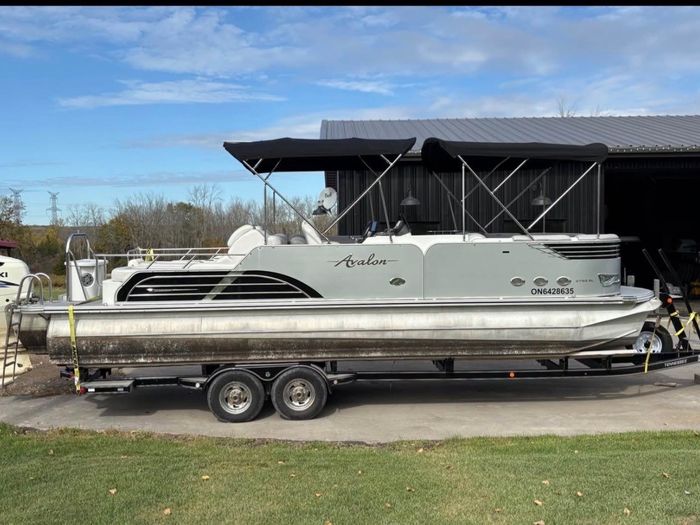 2015 Avalon 2785 Photo 2 of 5