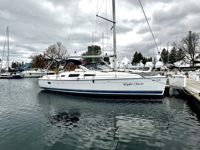 2006 Hunter 33 Photo 2 of 37