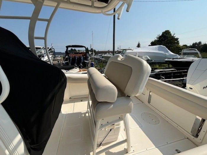 2023 Boston Whaler 230 Outrage Photo 8 sur 12