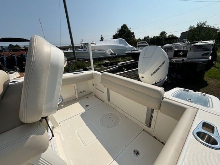 2023 Boston Whaler 230 Outrage Photo 9 sur 12
