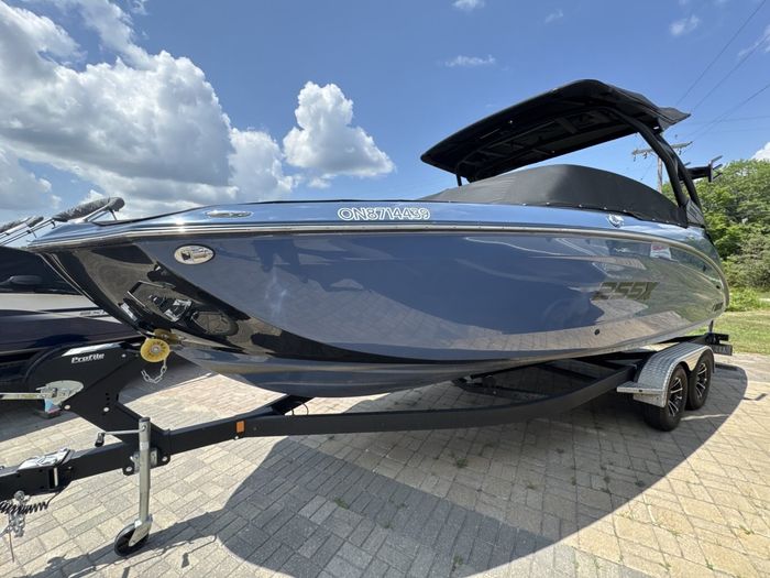 2023 Yamaha 255XD Trailer Included | 40Hrs Photo 1 of 17
