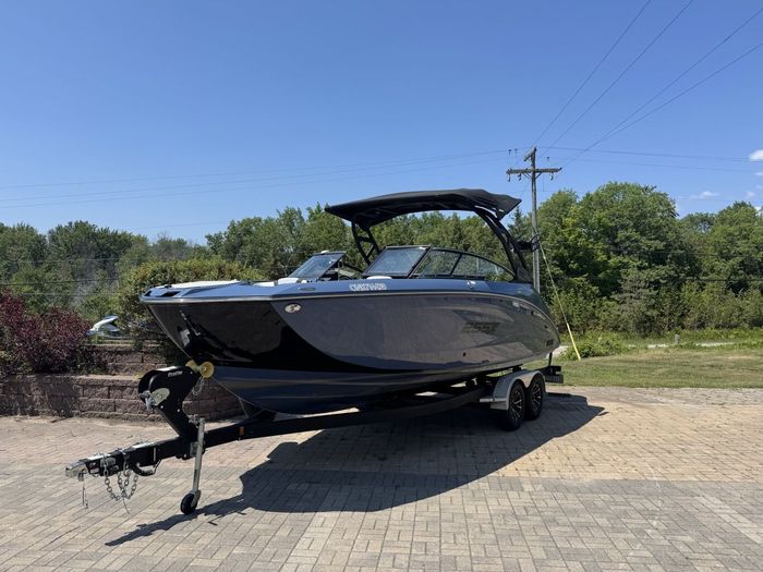 2023 Yamaha 255XD Trailer Included | 40Hrs Photo 2 of 17