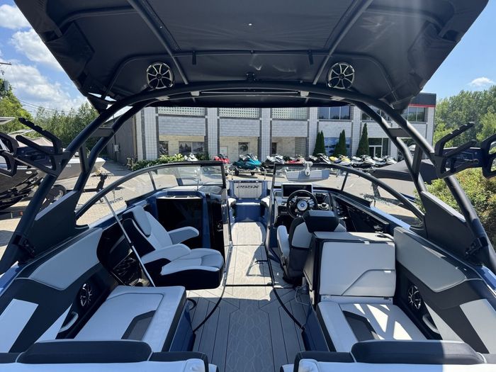 2023 Yamaha 255XD Trailer Included | 40Hrs Photo 5 of 17