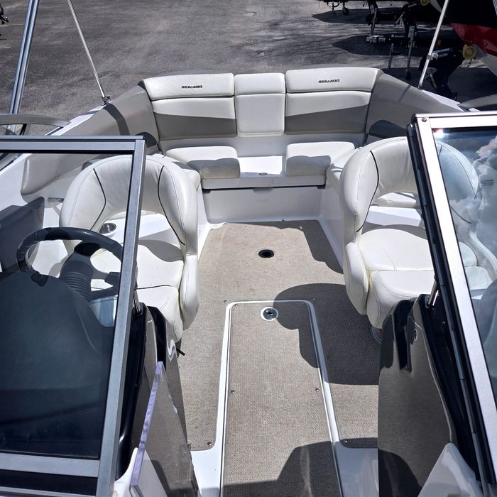 2011 Sea-Doo CHALLENGER 210 Photo 4 of 8