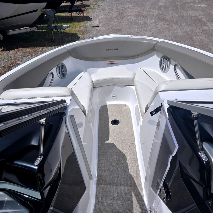 2011 Sea-Doo CHALLENGER 210 Photo 5 of 8