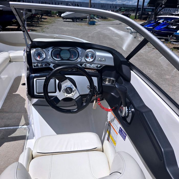 2011 Sea-Doo CHALLENGER 210 Photo 6 of 8