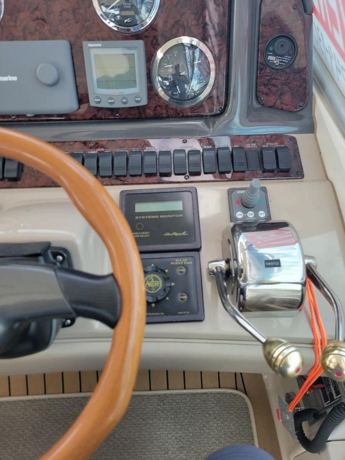 2003 Sea Ray Sundancer 420 Photo 6 of 14