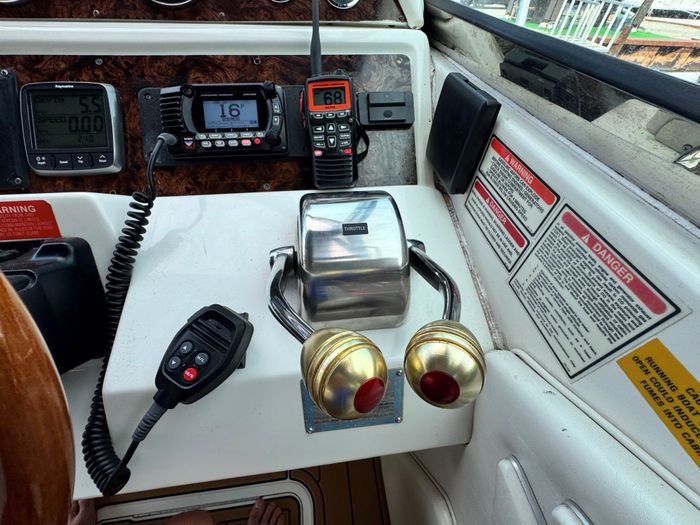 1998 Sea Ray 400 Express Photo 26 of 63