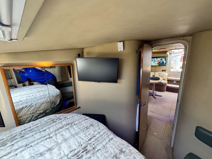1998 Sea Ray 400 Express Photo 47 of 63