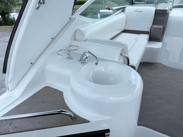 2009 Cruisers Yachts 300 CXI Express Photo 11 sur 31