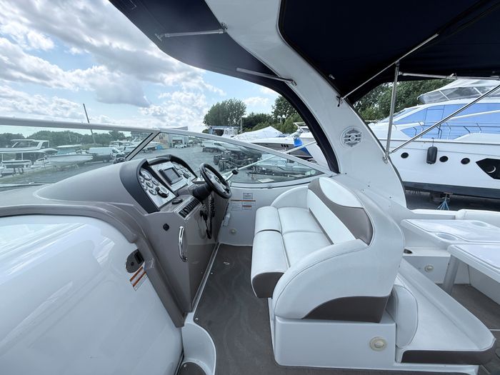 2009 Cruisers Yachts 300 CXI Express Photo 15 sur 31