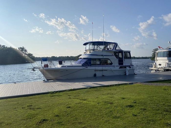 1989 Chris-Craft 426 Catalina Photo 2 of 29