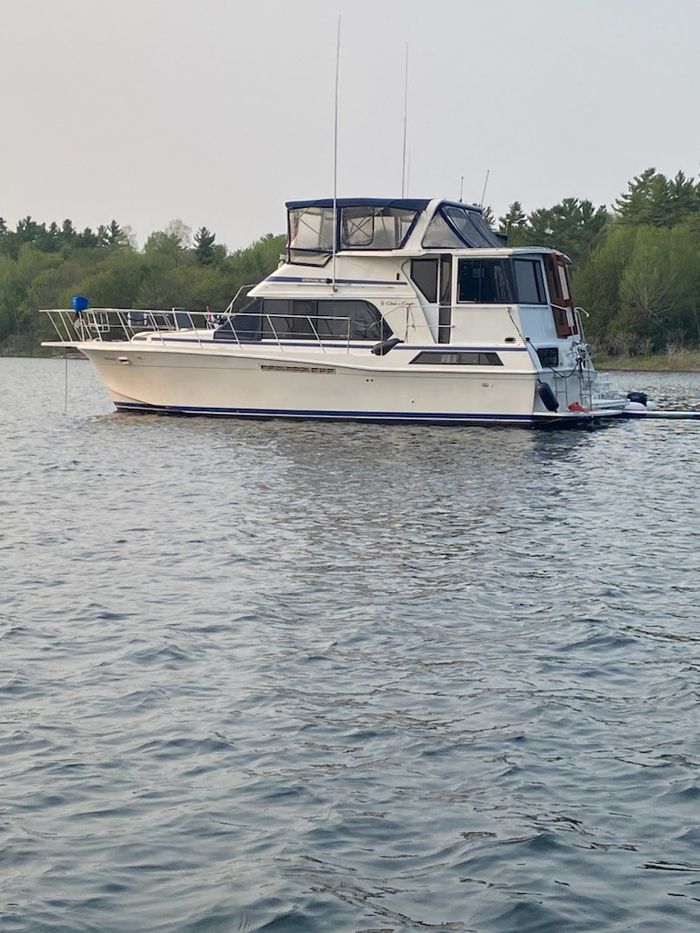 1989 Chris-Craft 426 Catalina Photo 4 of 29