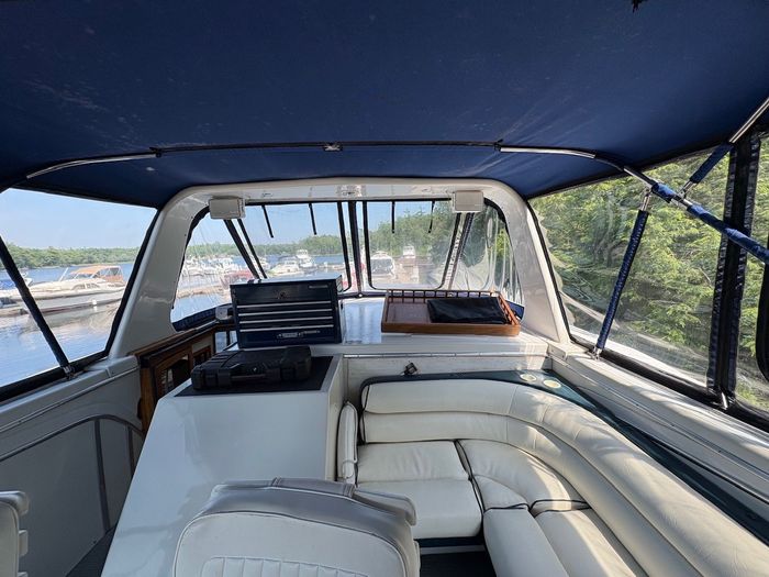 1989 Chris-Craft 426 Catalina Photo 10 of 29