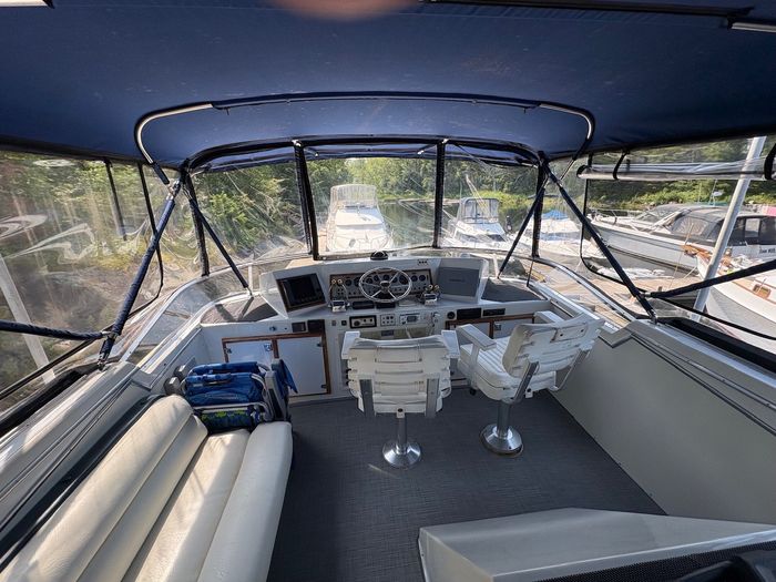 1989 Chris-Craft 426 Catalina Photo 11 of 29