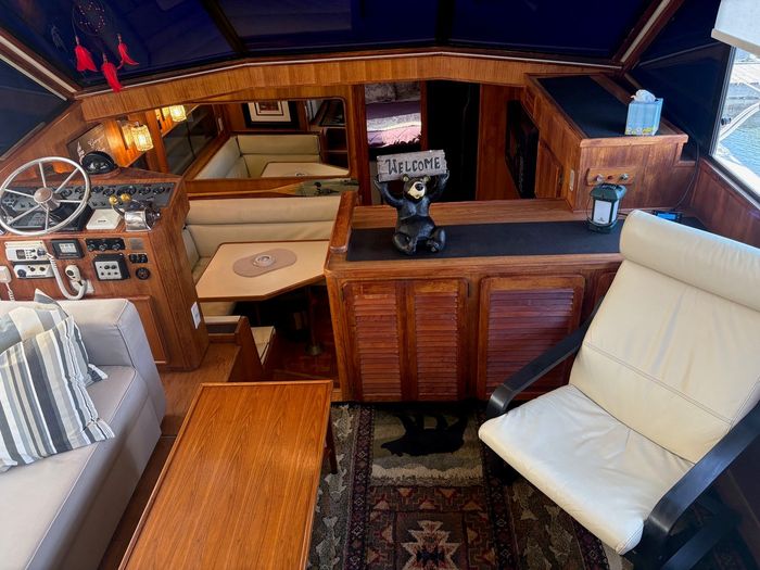 1989 Chris-Craft 426 Catalina Photo 16 of 29