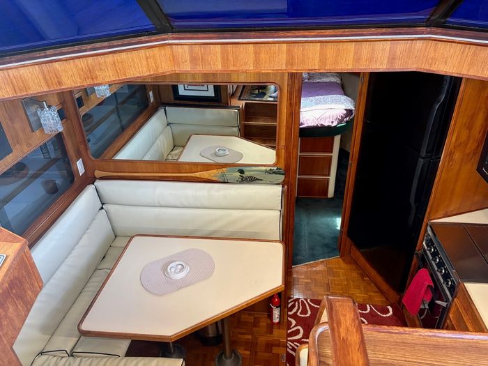 1989 Chris-Craft 426 Catalina Photo 17 of 29