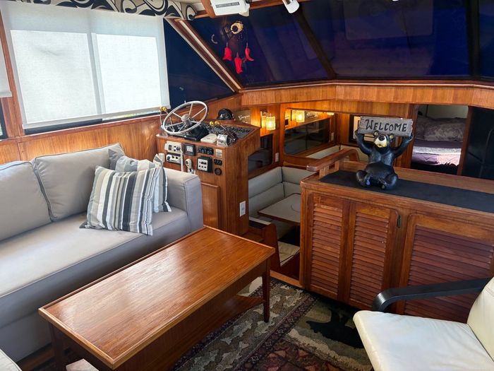 1989 Chris-Craft 426 Catalina Photo 18 of 29