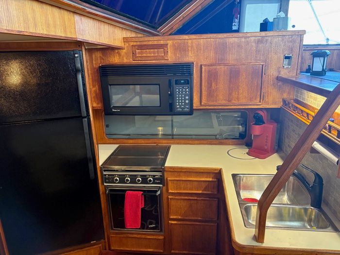 1989 Chris-Craft 426 Catalina Photo 20 of 29