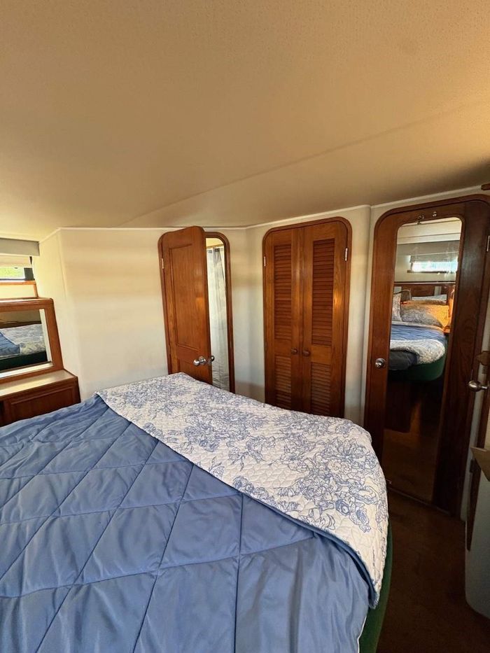 1989 Chris-Craft 426 Catalina Photo 22 of 29