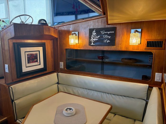 1989 Chris-Craft 426 Catalina Photo 23 of 29