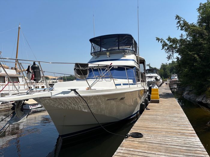1989 Chris-Craft 426 Catalina Photo 6 of 29