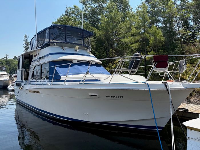 1989 Chris-Craft 426 Catalina Photo 5 of 29