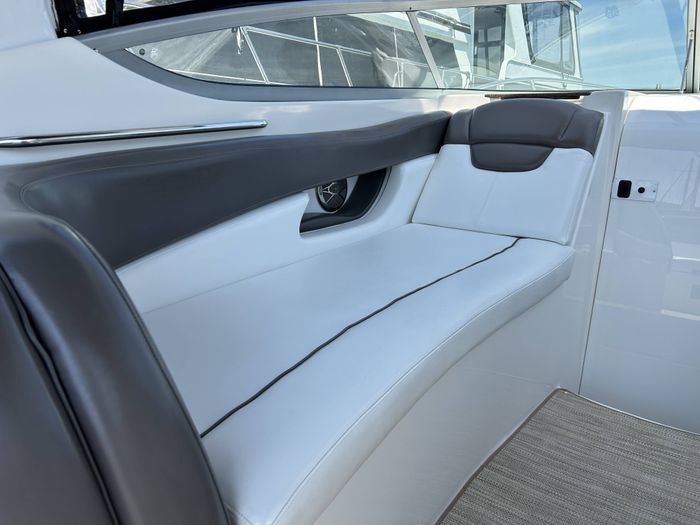 2013 Rinker 290 Express Cruiser Photo 12 of 58