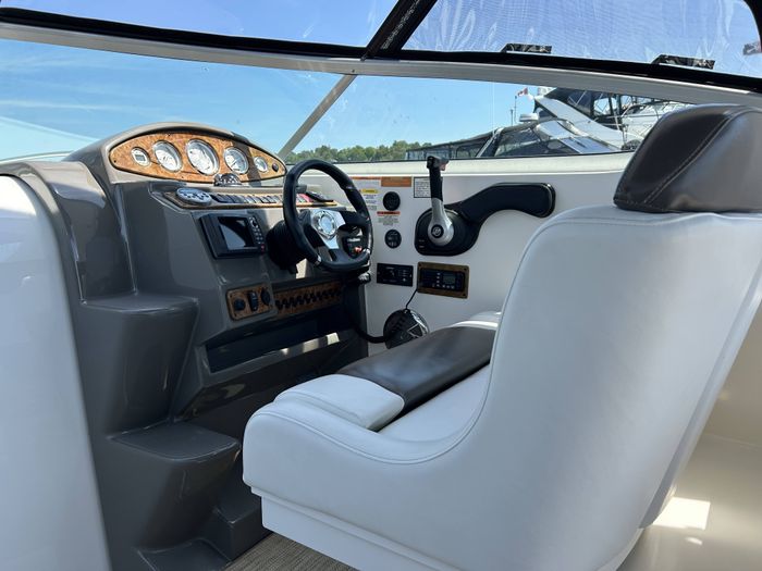 2013 Rinker 290 Express Cruiser Photo 13 of 58