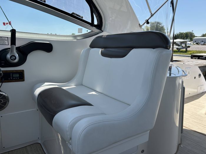 2013 Rinker 290 Express Cruiser Photo 14 of 58