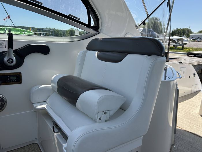 2013 Rinker 290 Express Cruiser Photo 15 of 58