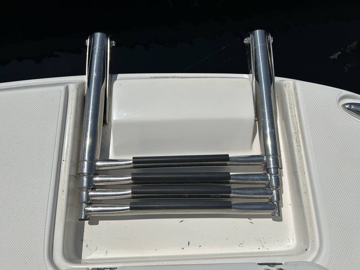 2013 Rinker 290 Express Cruiser Photo 50 of 58