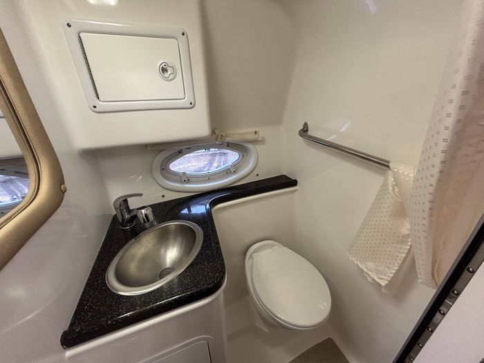 2013 Rinker 290 Express Cruiser Photo 41 of 58