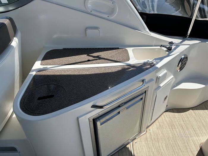 2013 Rinker 290 Express Cruiser Photo 9 of 58