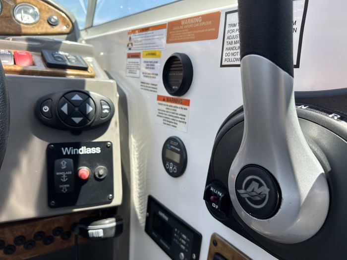2013 Rinker 290 Express Cruiser Photo 22 of 58