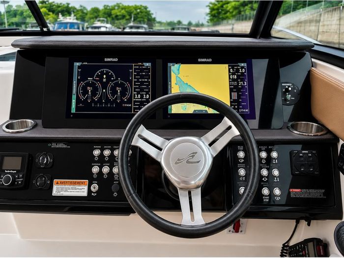 2018 Sea Ray Sudancer 320 Photo 14 of 32