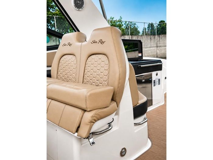 2018 Sea Ray Sudancer 320 Photo 8 of 32