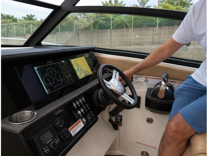 2018 Sea Ray Sudancer 320 Photo 15 of 32