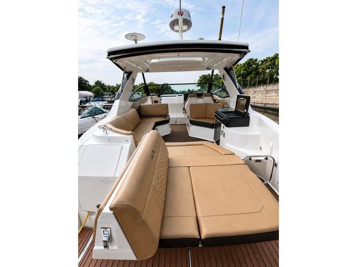 2018 Sea Ray Sudancer 320 Photo 5 of 32