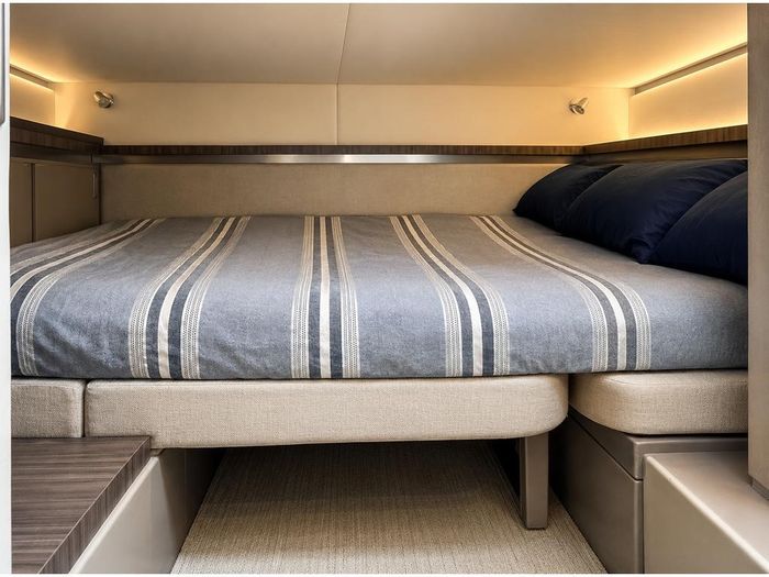 2018 Sea Ray Sudancer 320 Photo 23 of 32