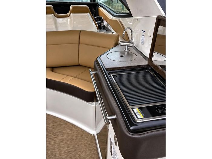 2018 Sea Ray Sudancer 320 Photo 11 of 32