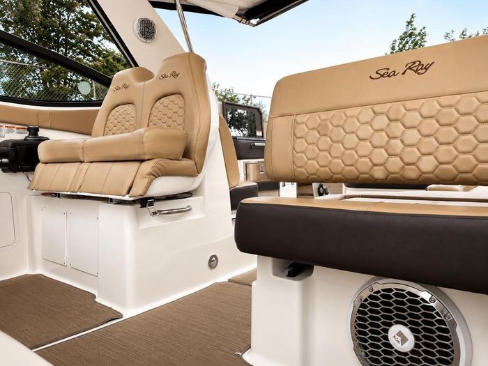 2018 Sea Ray Sudancer 320 Photo 12 of 32