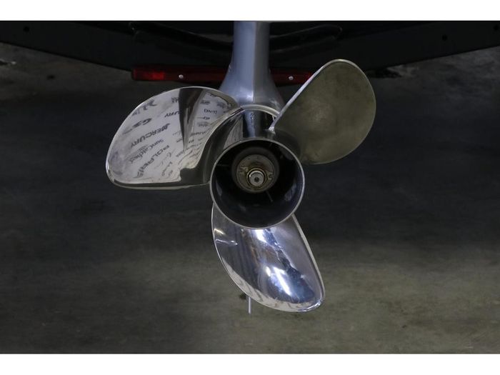2026 Lund 1875 Impact XS sport+ MERCURY 150 HP & Remorque Photo 19 sur 23
