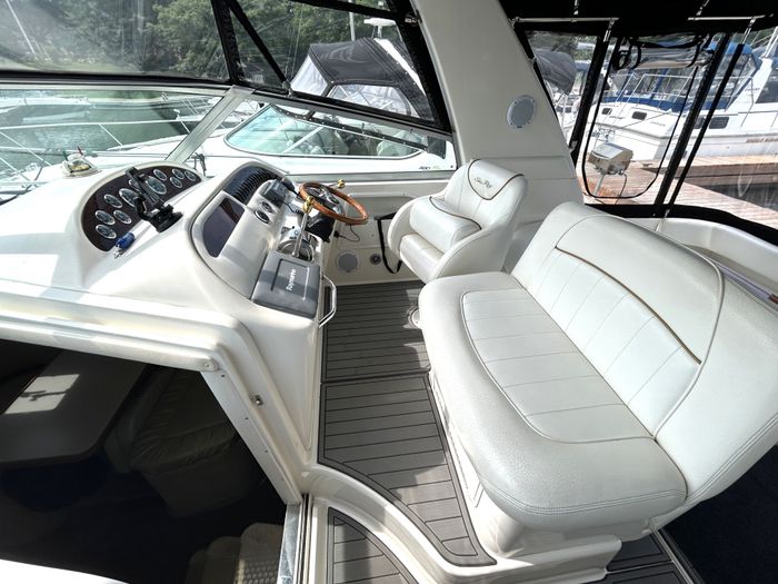 1999 Sea Ray 310 Sundancer Photo 9 of 19