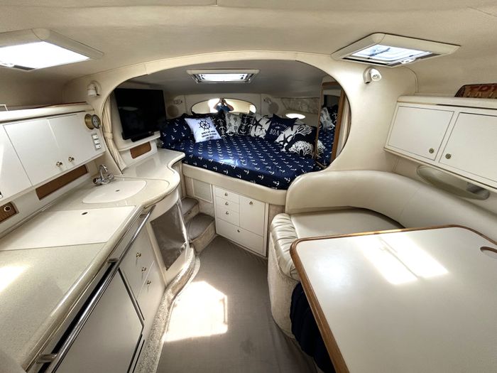 1999 Sea Ray 310 Sundancer Photo 12 of 19