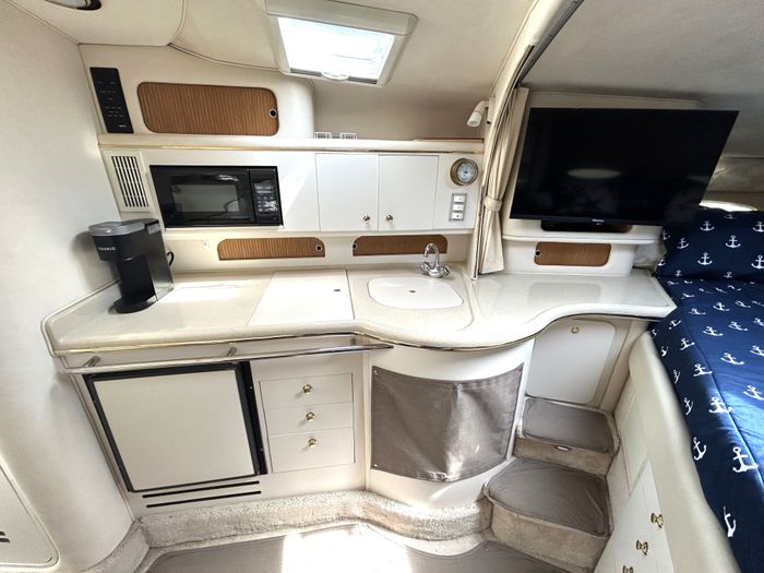 1999 Sea Ray 310 Sundancer Photo 13 of 19