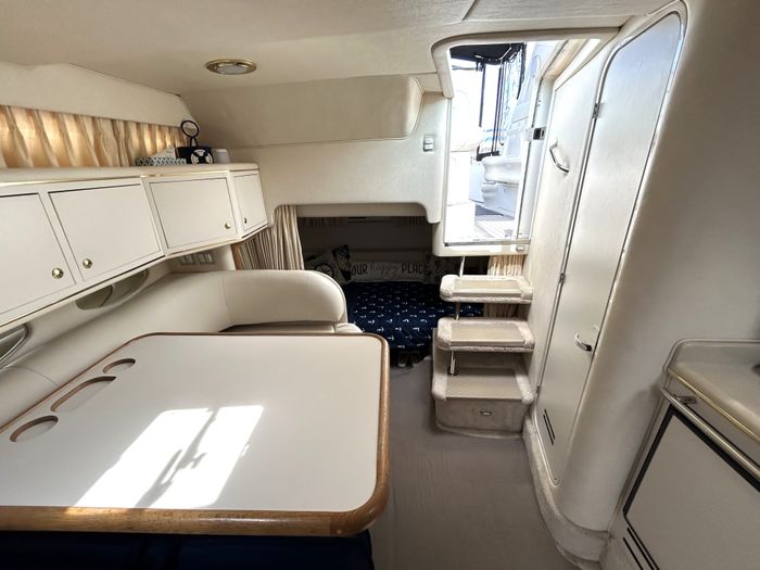 1999 Sea Ray 310 Sundancer Photo 16 of 19