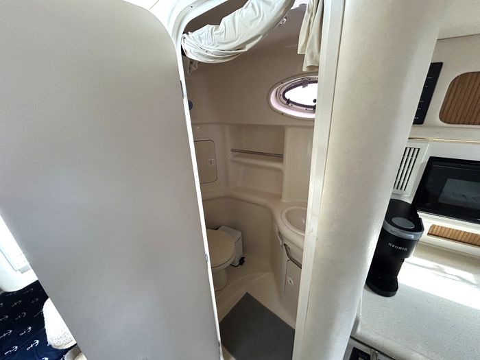 1999 Sea Ray 310 Sundancer Photo 18 of 19