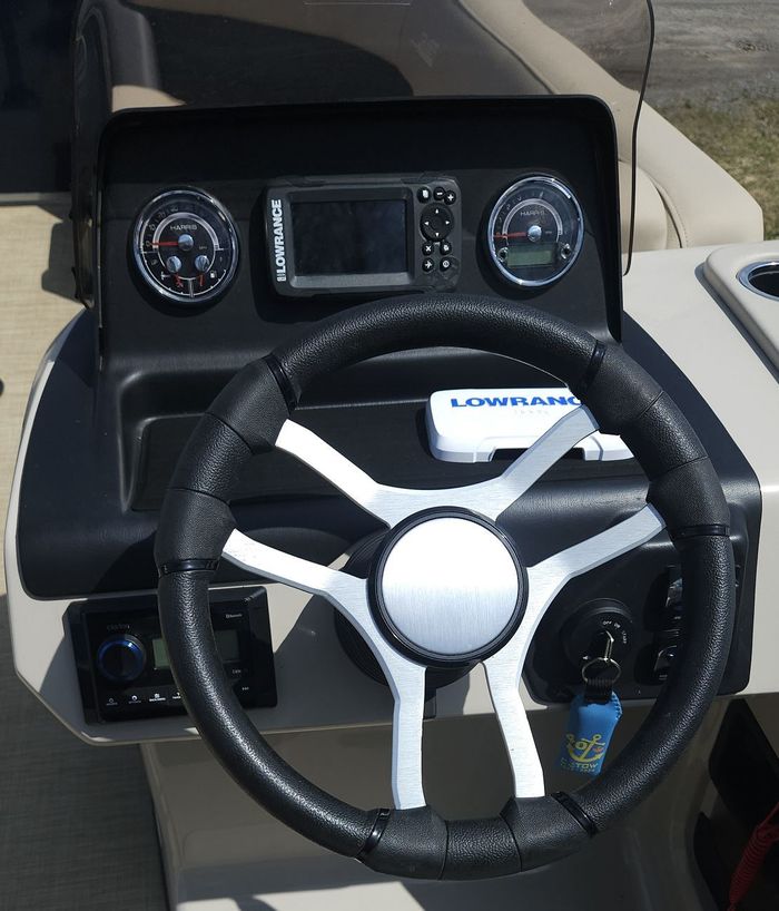 2025 Harris Crusier 230 Photo 4 of 10