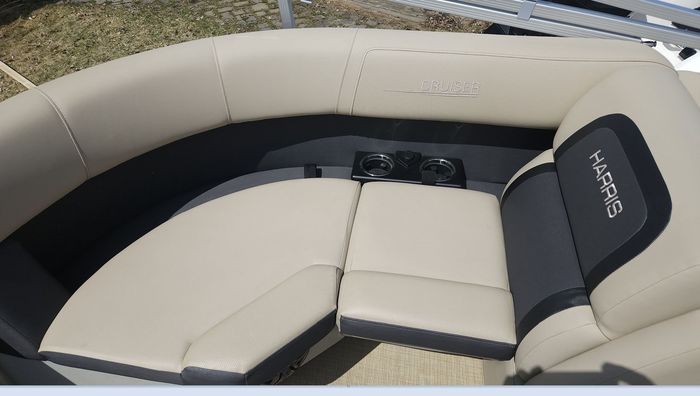 2025 Harris Crusier 230 Photo 6 of 10